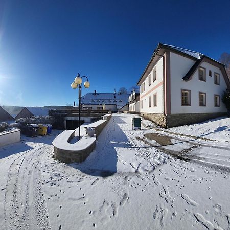 Hotel Zlaty Potok Nicov  Экстерьер фото