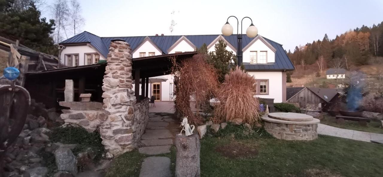 Hotel Zlaty Potok Nicov  Экстерьер фото