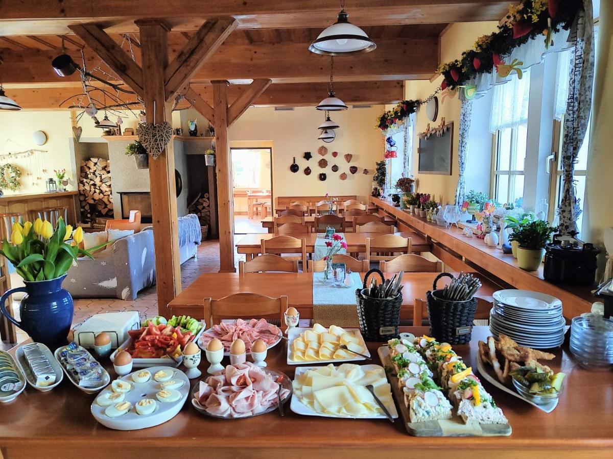 Hotel Zlaty Potok Nicov  Экстерьер фото