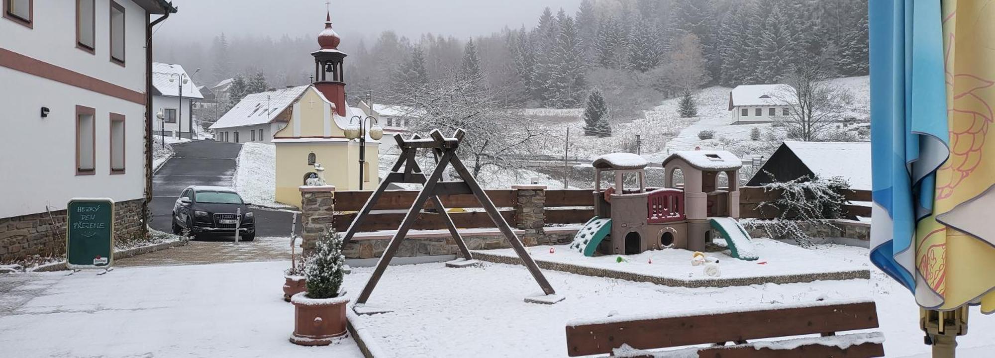 Hotel Zlaty Potok Nicov  Экстерьер фото