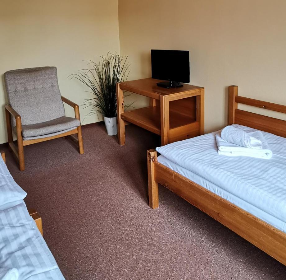 Hotel Zlaty Potok Nicov  Экстерьер фото