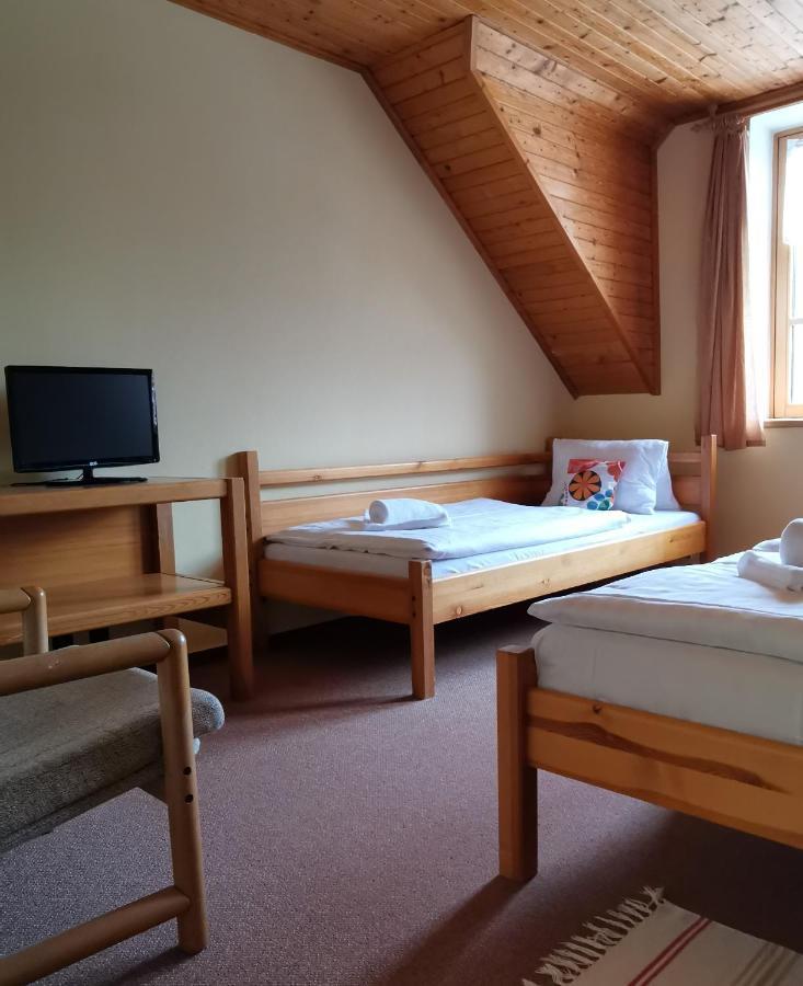 Hotel Zlaty Potok Nicov  Экстерьер фото